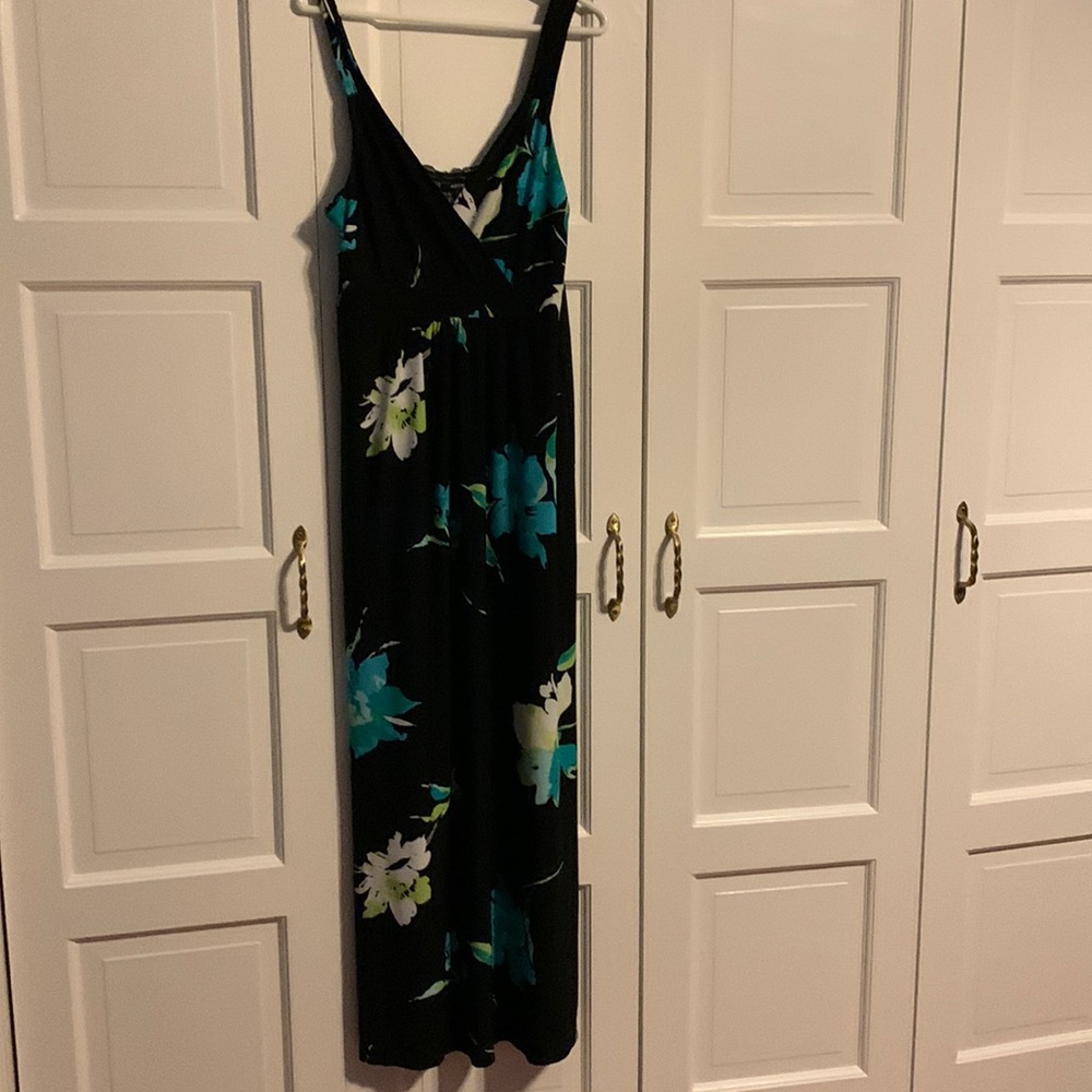 Apt 9. Maxi Dress. L. Pretty.